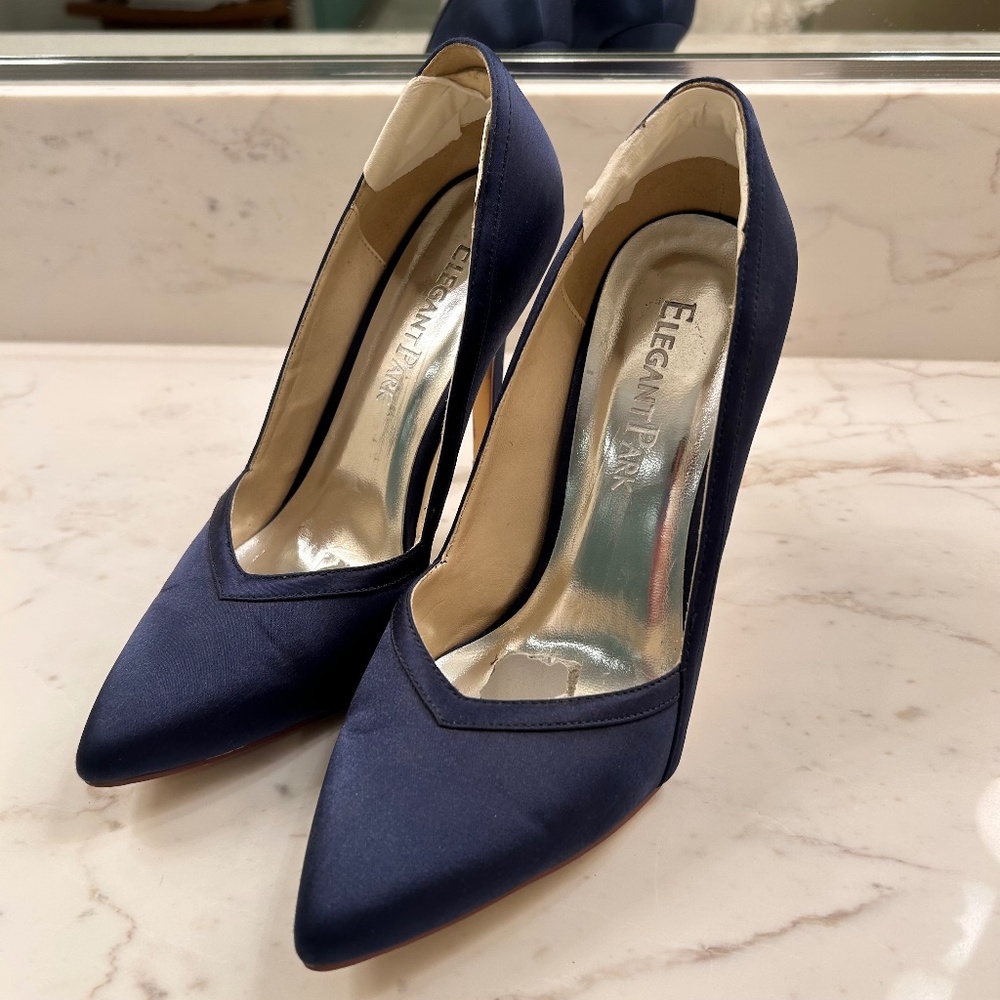 Elegant Park Satin Pointed Toe Heels Navy Size 6